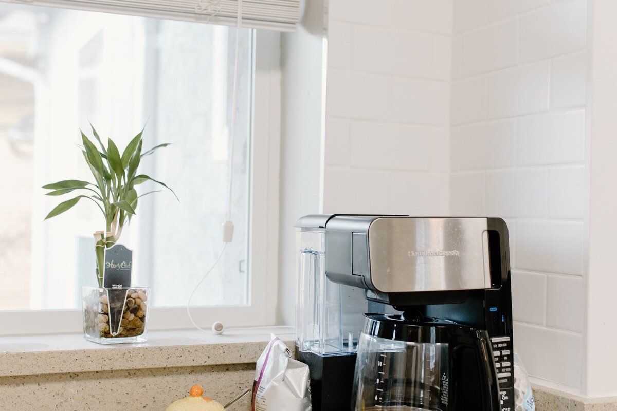 Kits Beach Escape – Cosy Home w/ Free Parking gallery image 5