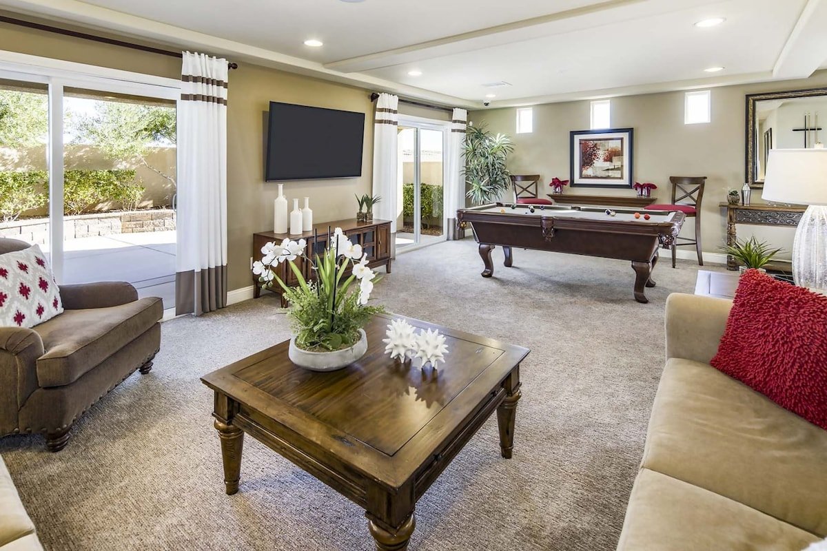 LuxVegas 5-Star Model Home w/ Pool Table & Balcony gallery image 3