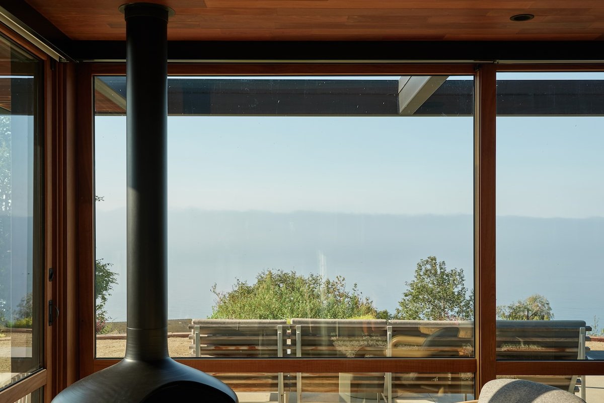 Panoramic Ocean Views, Designer MCM House + Studio gallery image 5