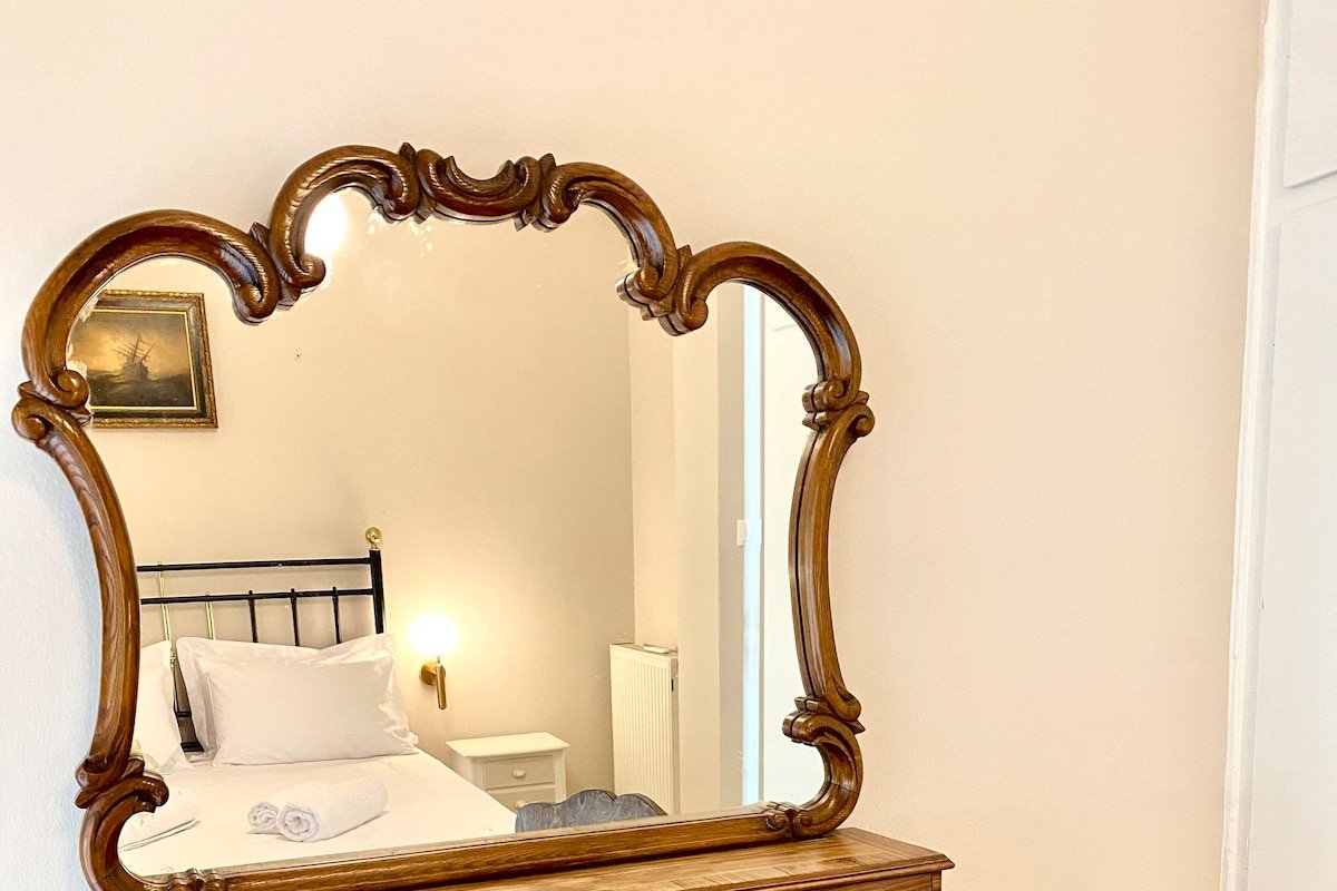 Athenian Condo in Historic Νeighbourhood gallery image 4