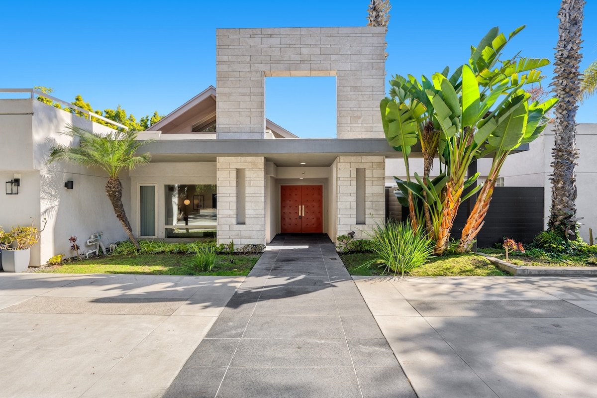 Endless Vistas | 7BR Luxury Escape w/ Pool & Spa gallery image 4