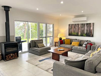 Shadforth Rise: Peaceful modern haven, Inlet views