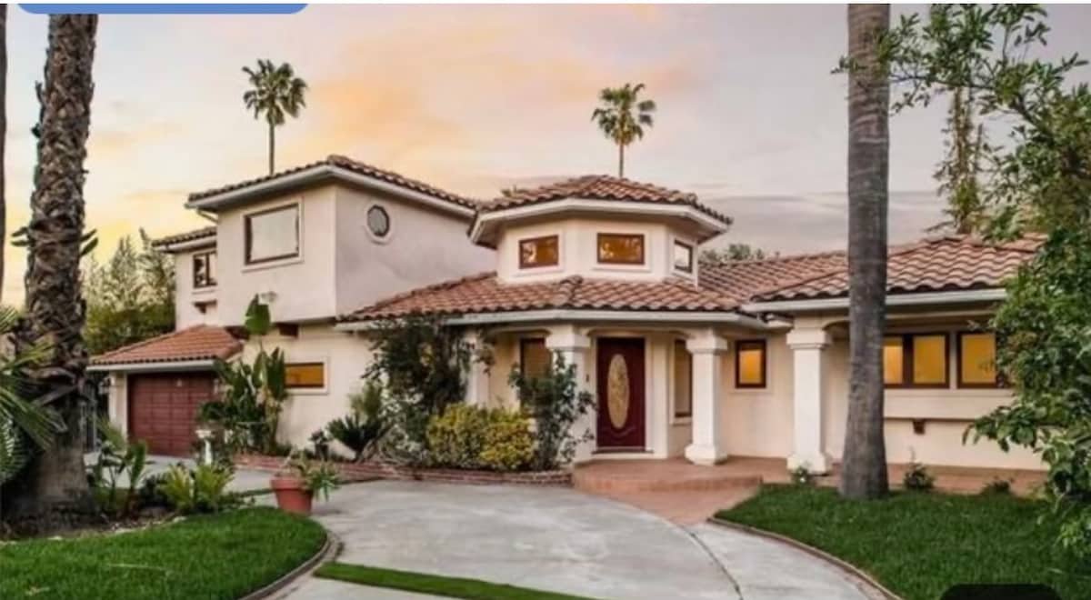 Paradise Vacation Estate near Universal Studios gallery image 3