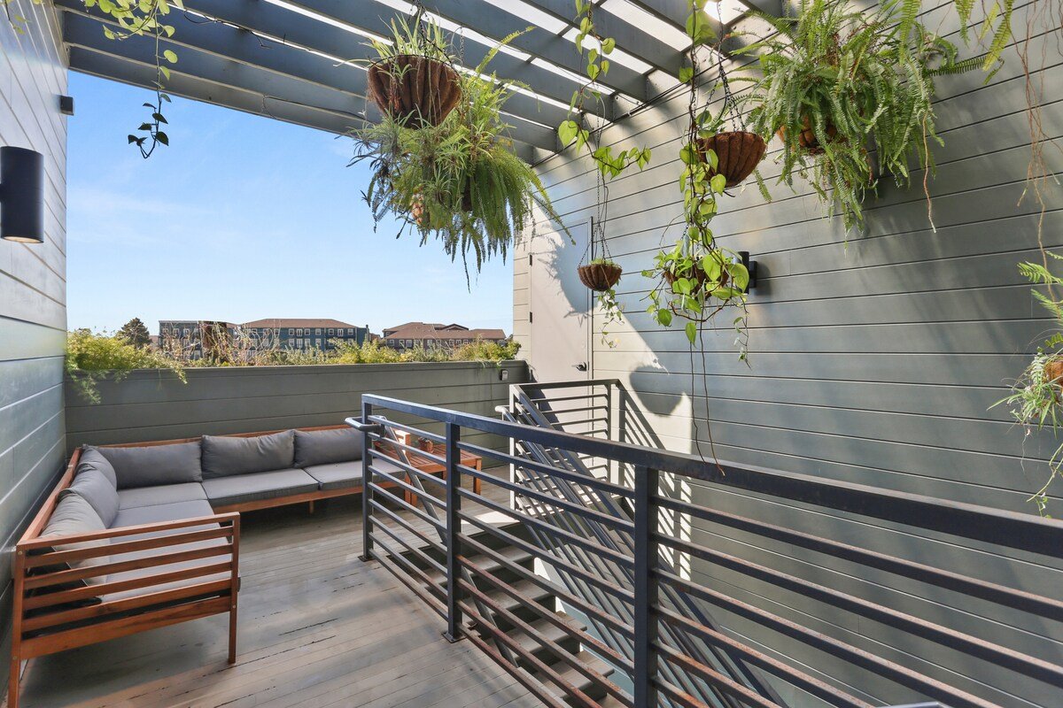 Modern Loft + Walk to The Best of NOLA! gallery image 3