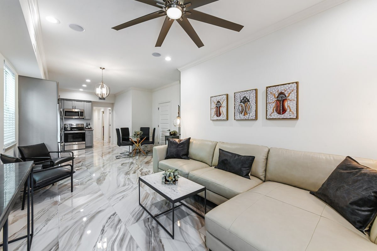 New Upscale House by Superdome 5BR 5BA gallery image 2