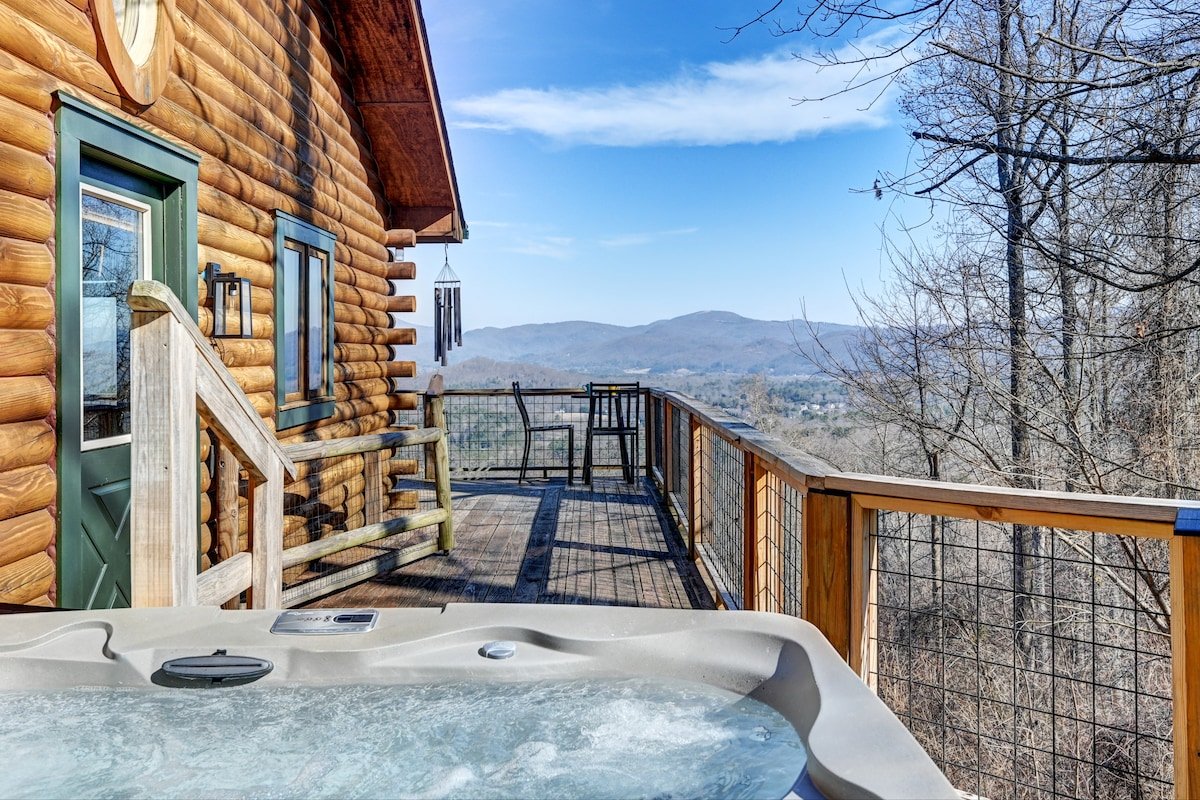 Cozy, Mountaintop Log Cabin w/Epic Views*Hot Tub gallery image 3