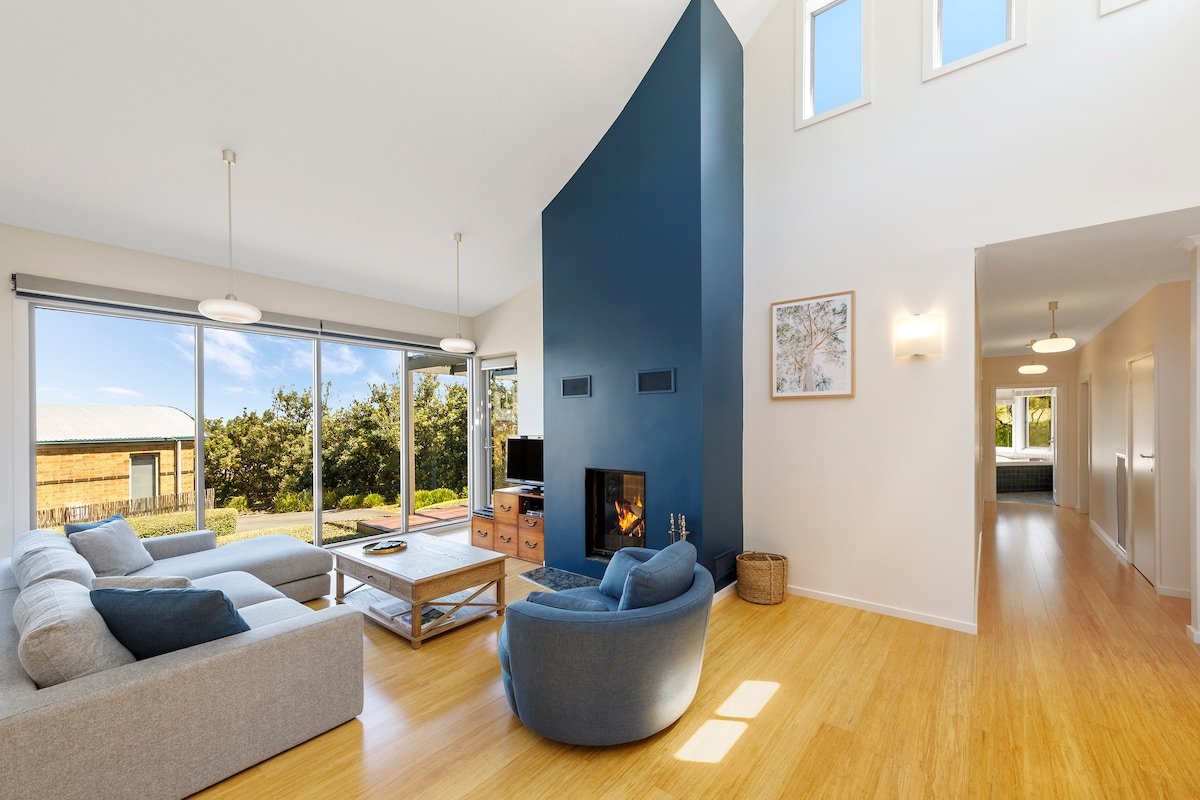 Chocolate Gannets Garden Villa with partial ocean views, 50 meters from the beach and 3 minute drive into town gallery image 2