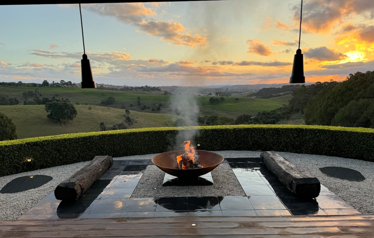 Black Beauty on Richmond Hill gallery image 4