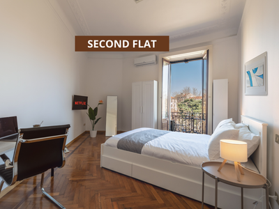 [Duomo 7 min] Two Independent Flats With Parking