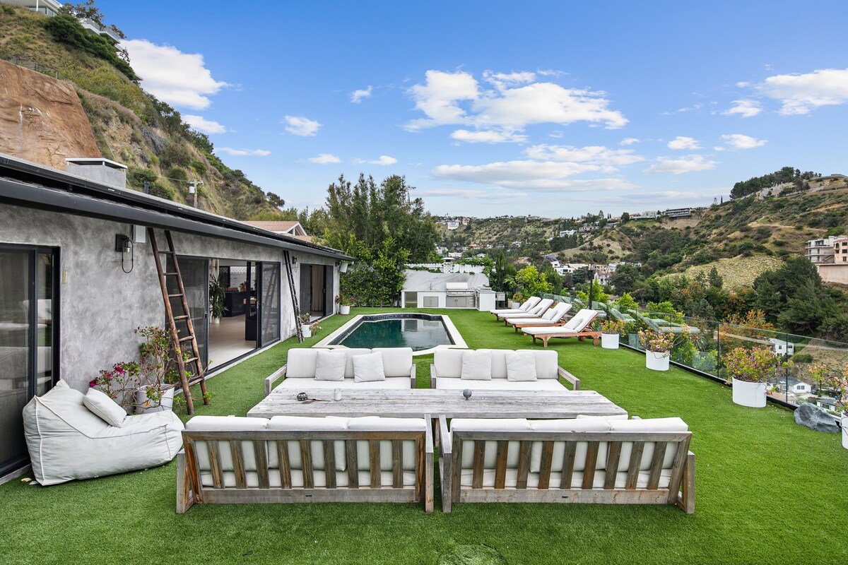 Famous Sunset Blvd Villa With Pool Jacuzzi & View gallery image 3