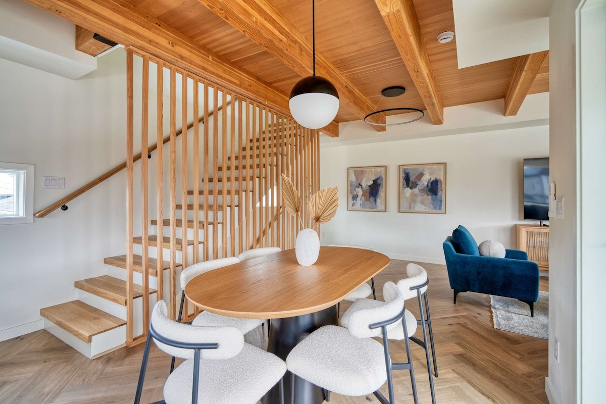 Designer Townhome in Alberta Arts + In-Law Suite gallery image 5