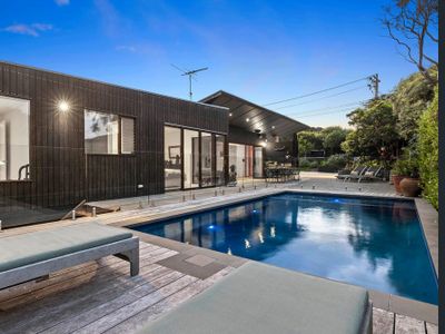 Back beach Luxury with pool/spa