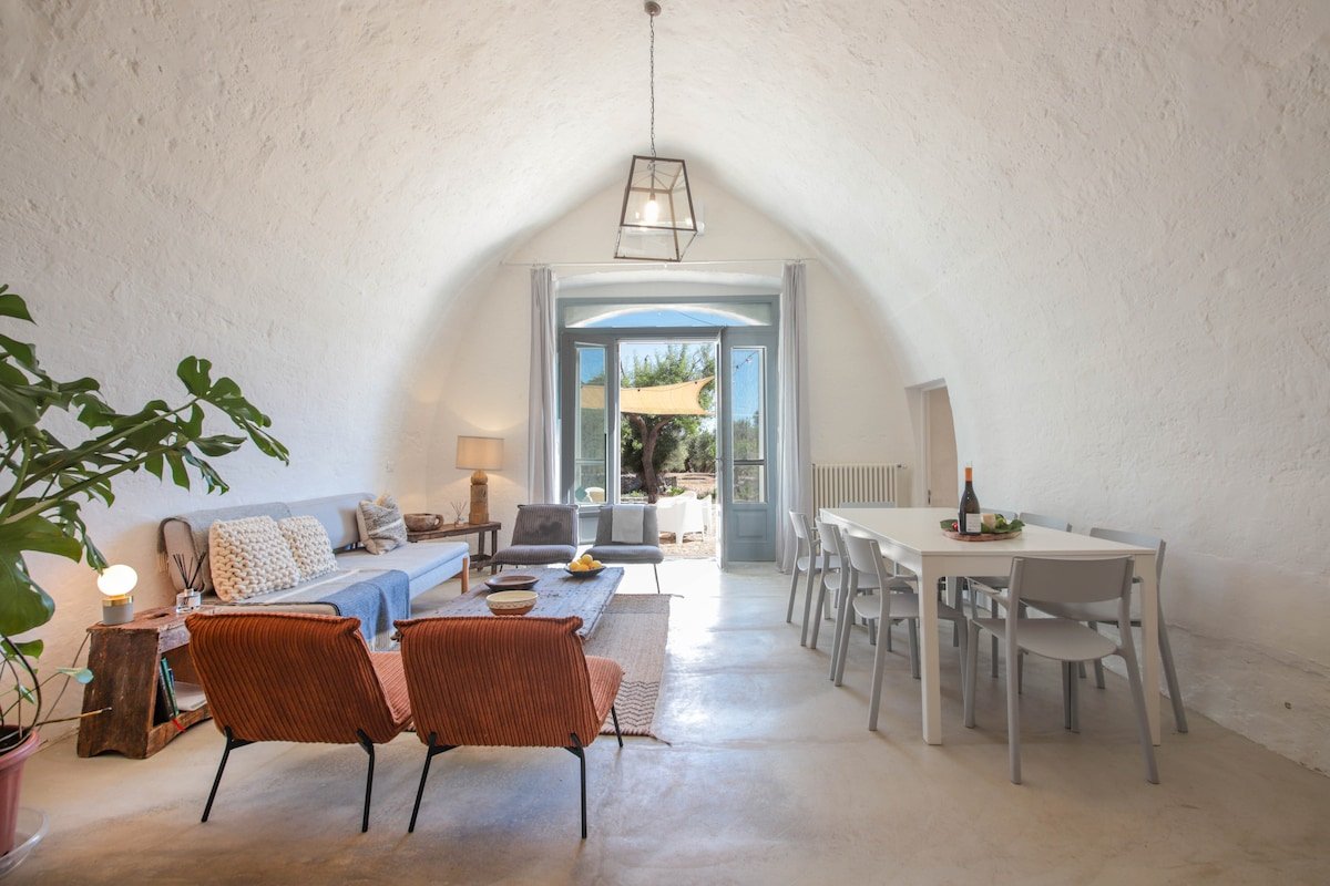 Historic villa and pool set amongst ancient olives gallery image 3