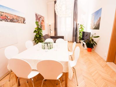 Fashion B 5-Bedrooms, 3-Bathrooms (Old Town)