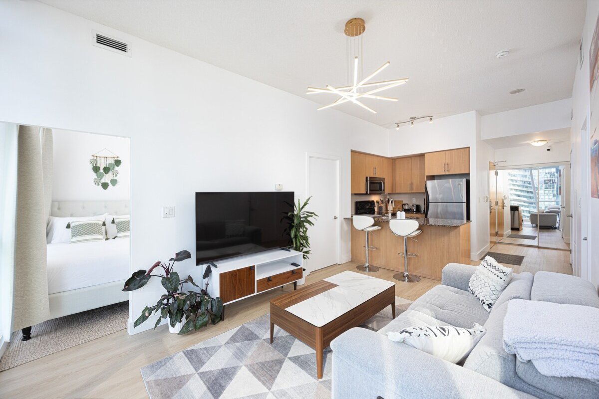 3 Bedroom 2 Bath + Free Parking/ Union Station gallery image 3