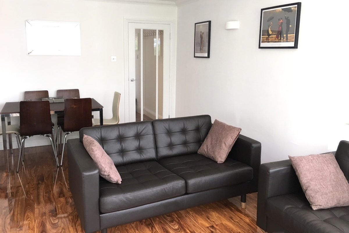 3-Bed/2-Bath Walk to Oxford St W1. Clean. King bed gallery image 5