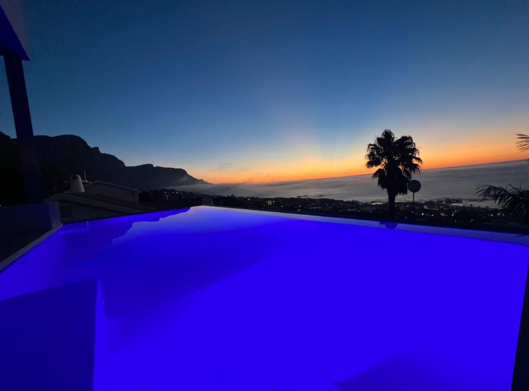 CAMPS BAY AND THE FANTASTIC BEAUTY OF CAPE TOWN