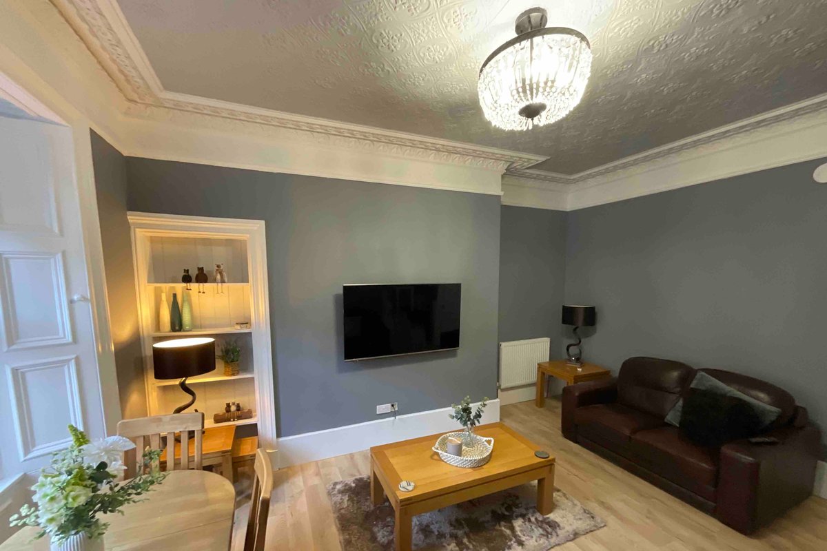 Central Edinburgh 3 double bedrooms 2 shower rooms