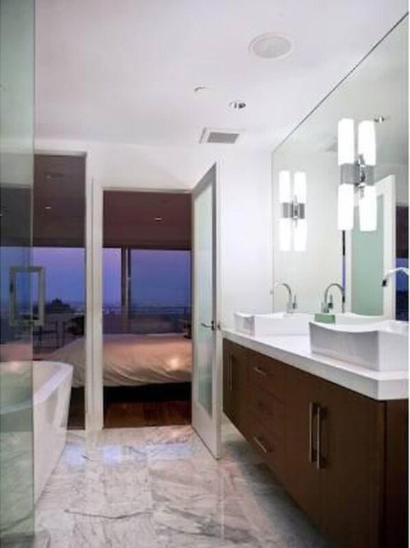 Luxurious, Hollywood Hills Modern Home with Views! gallery image 5