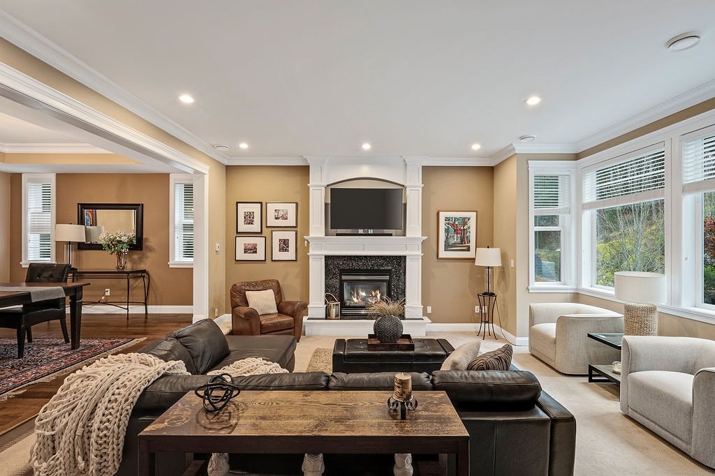 Executive 3 bedroom Home on Bear Mountain gallery image 4