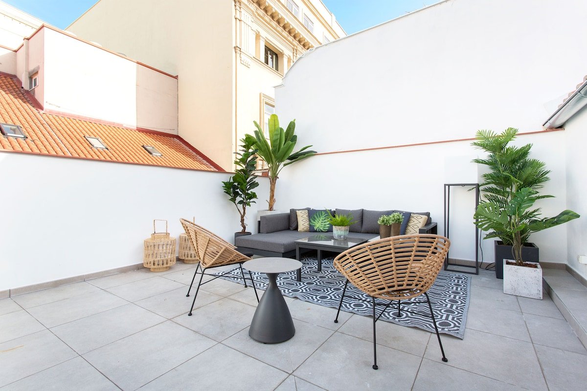 Big penthouse in Madrid center. Madrazo Terrace gallery image 5
