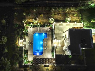 Karyo Villa – 4BD, 3min on foot from the beach!