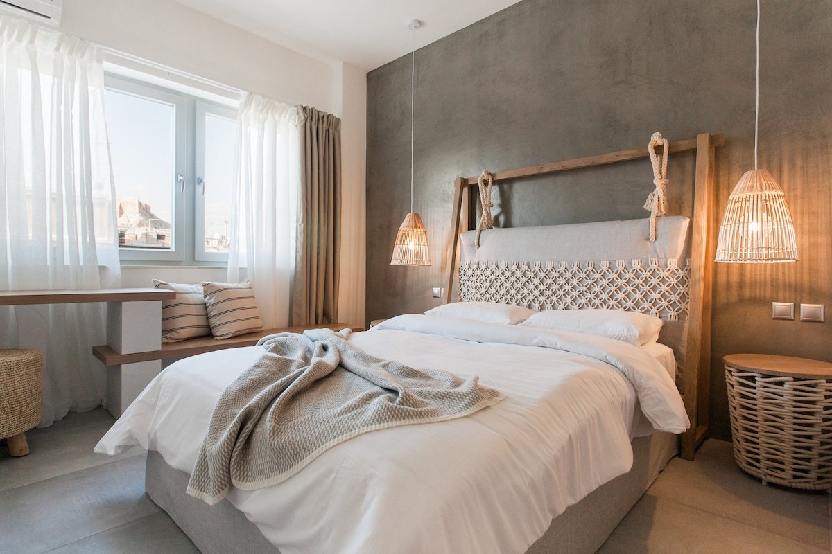 Bright 5th floor boutique apt, 1′ walk to Acropoli gallery image 2