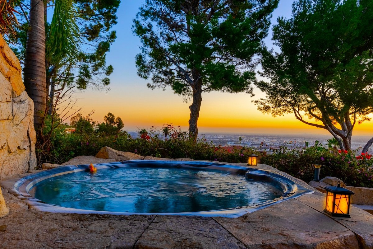 Los Angeles City Views Home with outdoor Jacuzzi gallery image 2