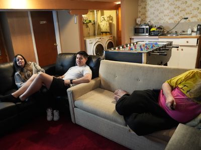 Cozy Bungalow – Great Location! (2 bedrooms +)