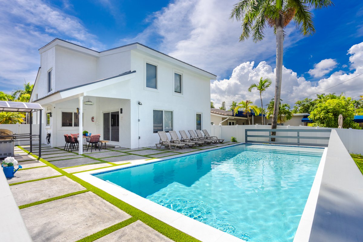 Luxury 5BR/3BA Villa Walk to Hollywood Beach
