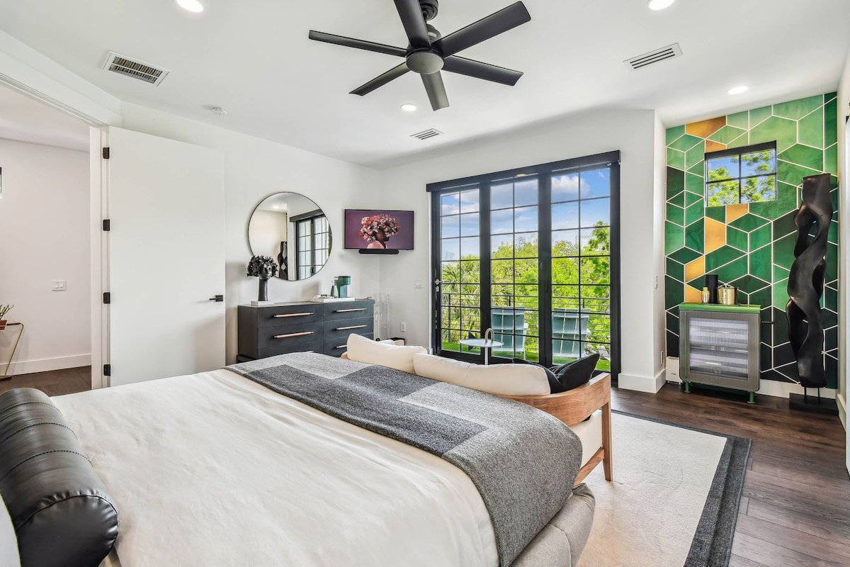 Luxury Hyde Park Artists Home – Close to UT gallery image 4