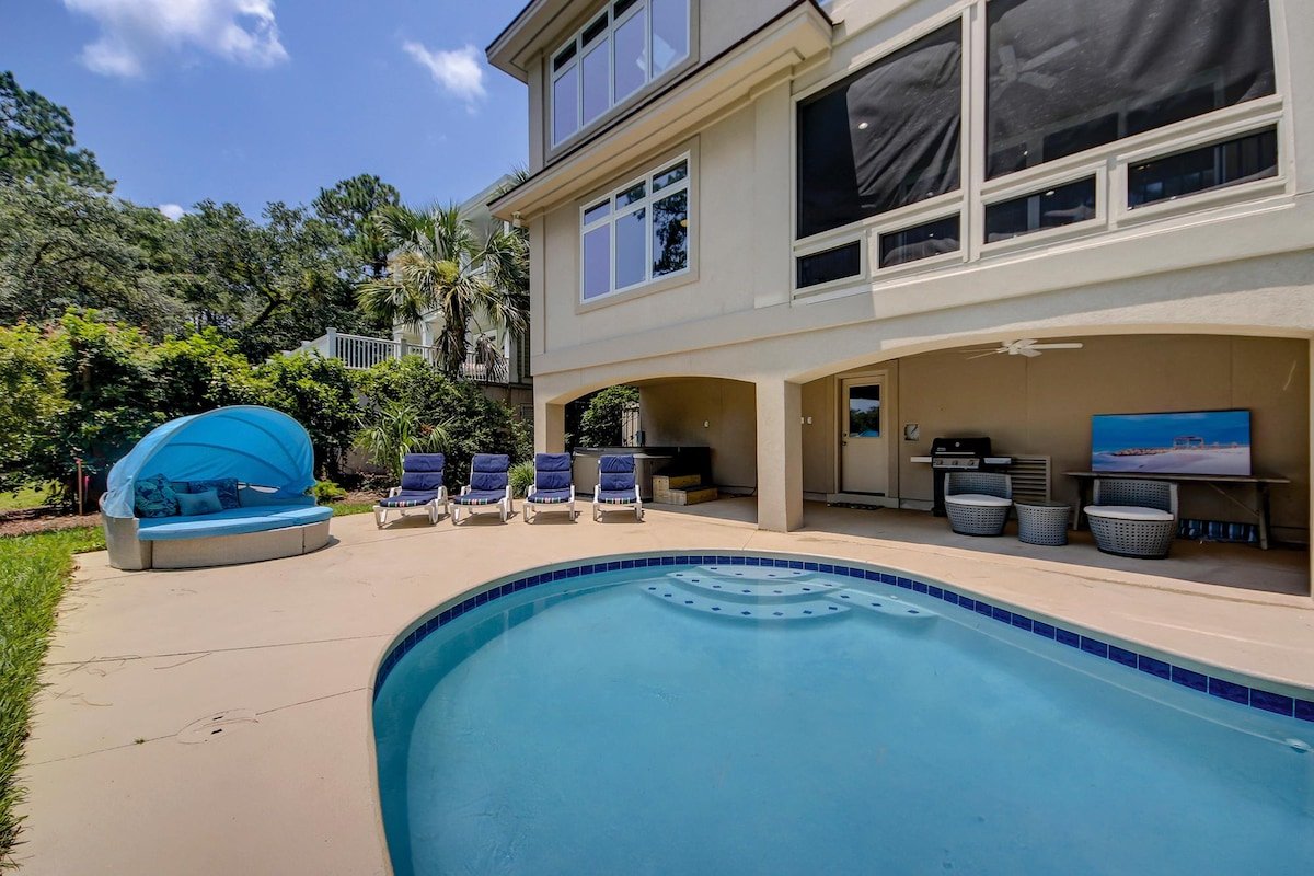 Spectacular Oceanfront home with huge windows gallery image 4