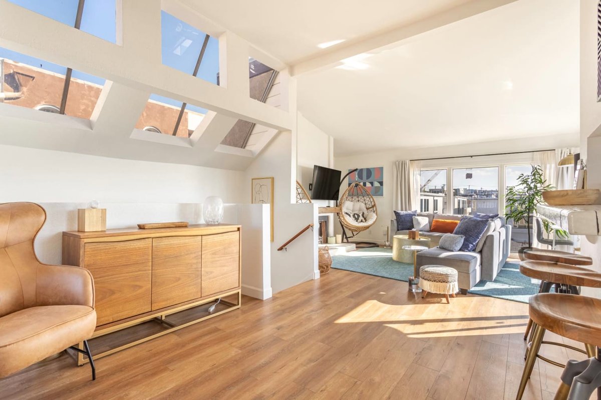 Huge Ocean View Apartment | Balcony & Parking