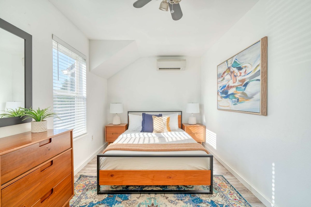 Modern 3BR + sofa bed• Alberta Arts • WalkScore 99 gallery image 2