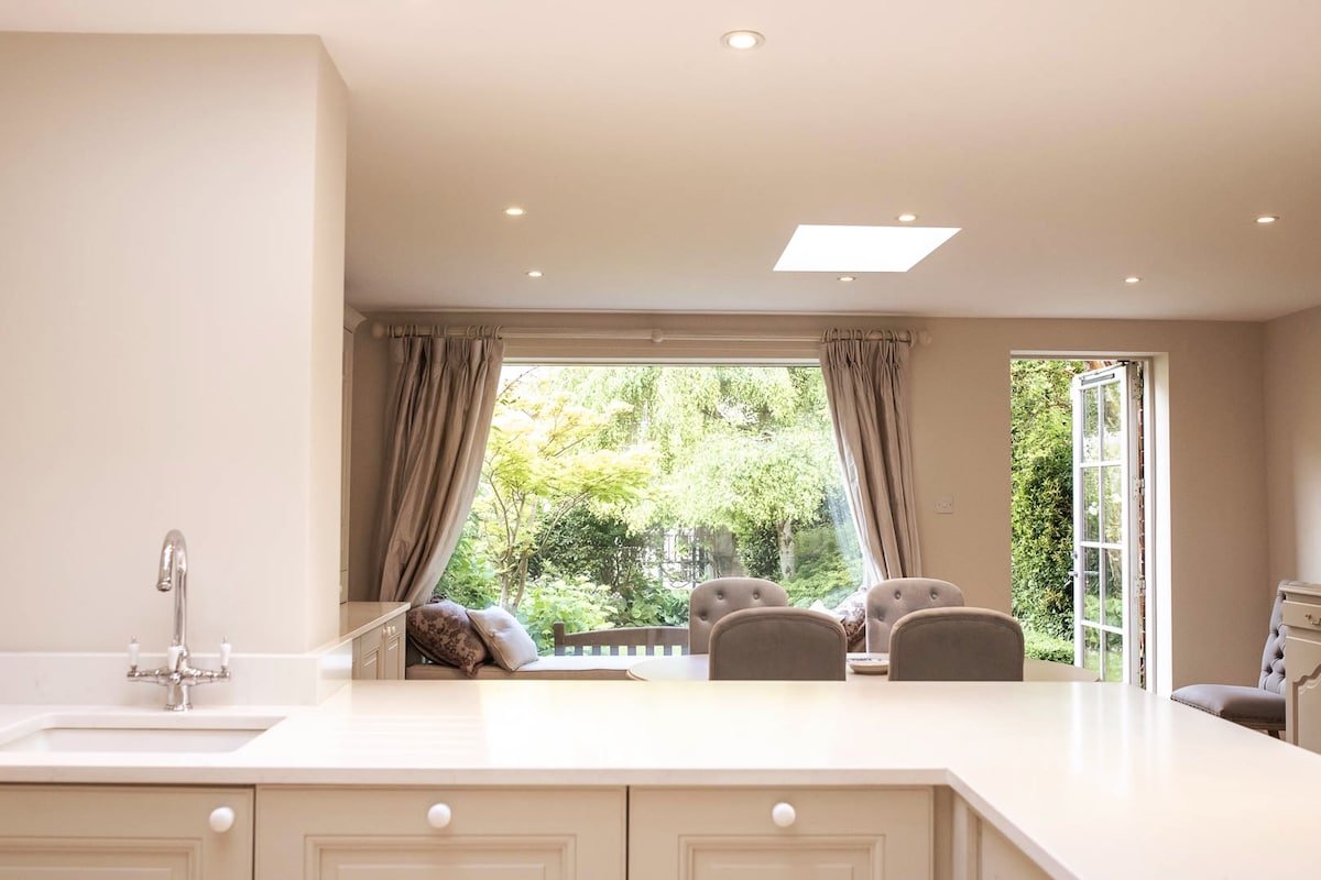 Dublin Centre Townhouse With Private Large Garden gallery image 5