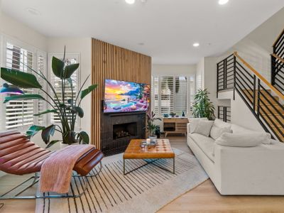 Hillcrest Hangar: Luxury Style, Urban Walkability!