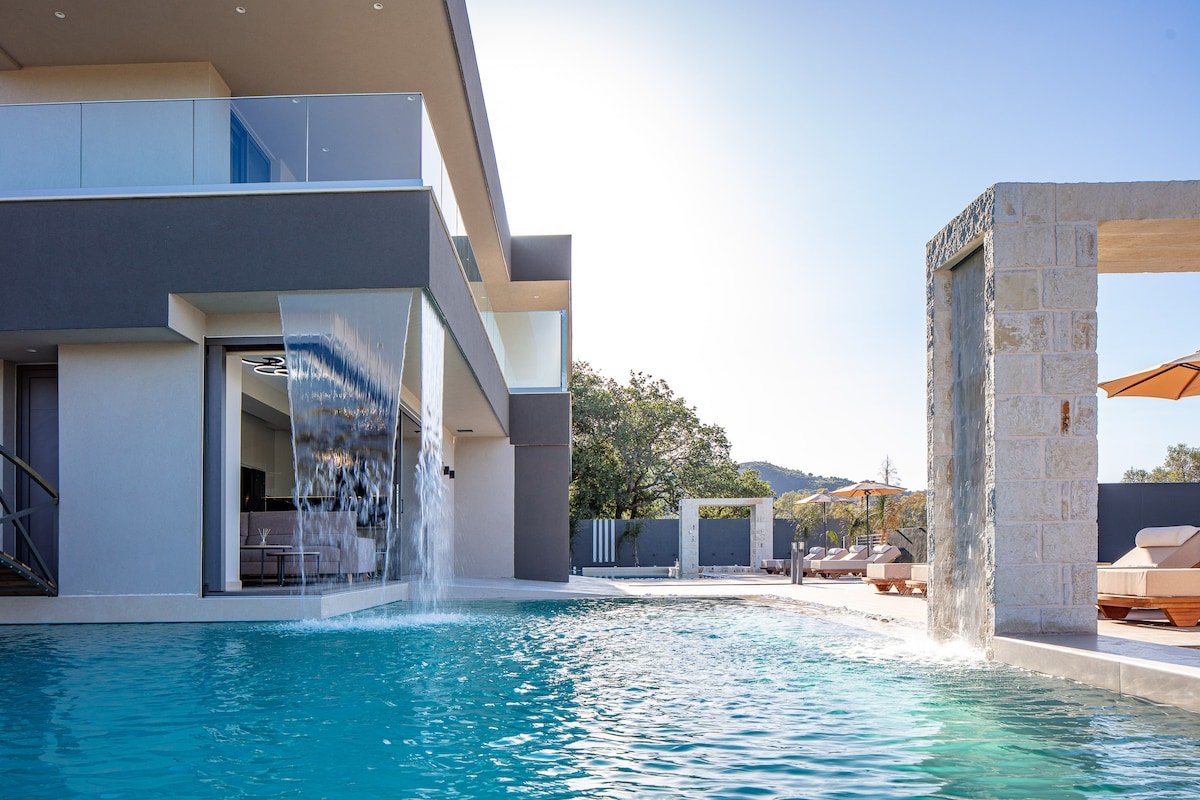 Nature Retreat amidst Mountains & Lake gallery image 5