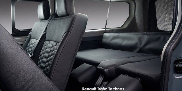 RENAULT TRAFIC 2.0 dCi TECHNO + AT - 18 