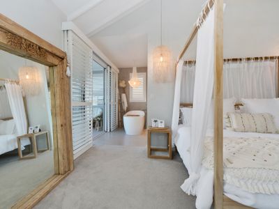 ARANA BEACHFRONT BEACH HOUSE-LUXURY COMFORT STYLE