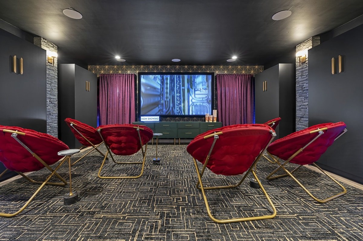 ~La Alexandria~ Heated Spa|Fire Pit|Movie Theater gallery image 3