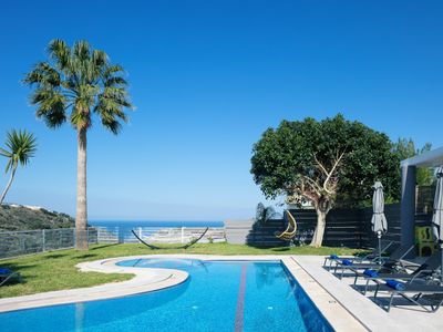 Heated pool, kids pool, gorge and sea views!