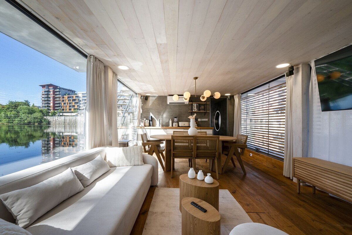 Houseboat Holešovice gallery image 4