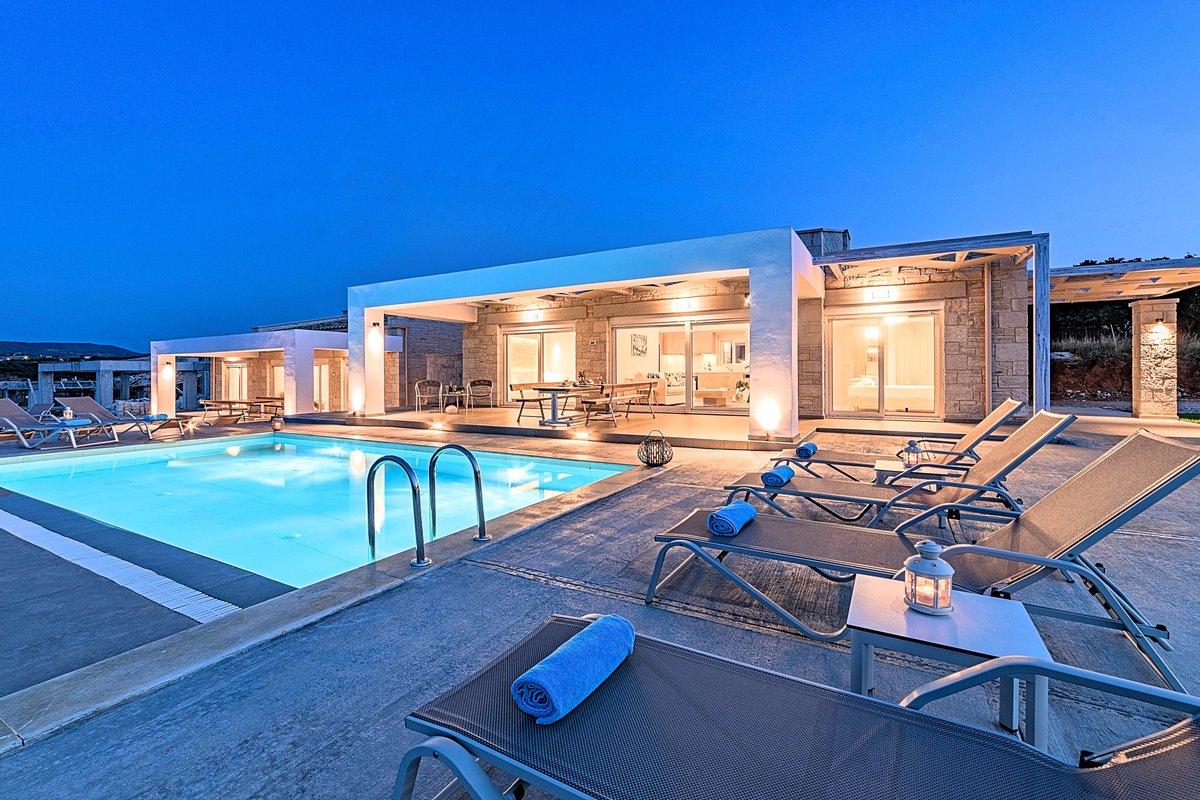 Vista Mare Grand Heated Pools