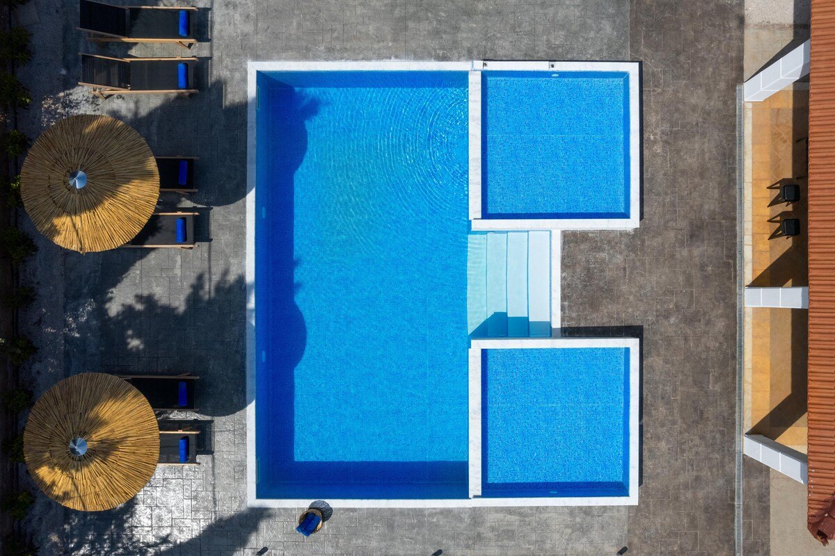 Aileen Villa gallery image 3