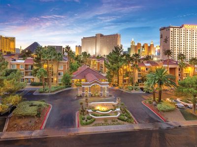 Perfect 2 Bedroom Suite on the Strip