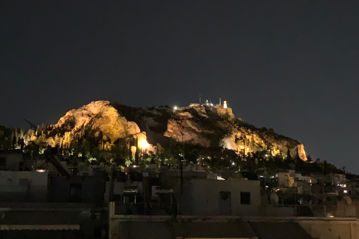 Lycabettus view Vintage penthouse flat in Exarchia