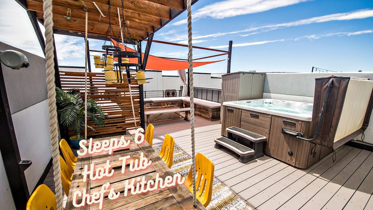 Modern 3-Story Sanctuary w/ Private roof Oasis gallery image 2