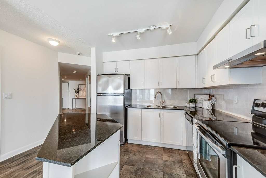 Luxury 3 BED 3 BATH Apartment on the 41st floor gallery image 4