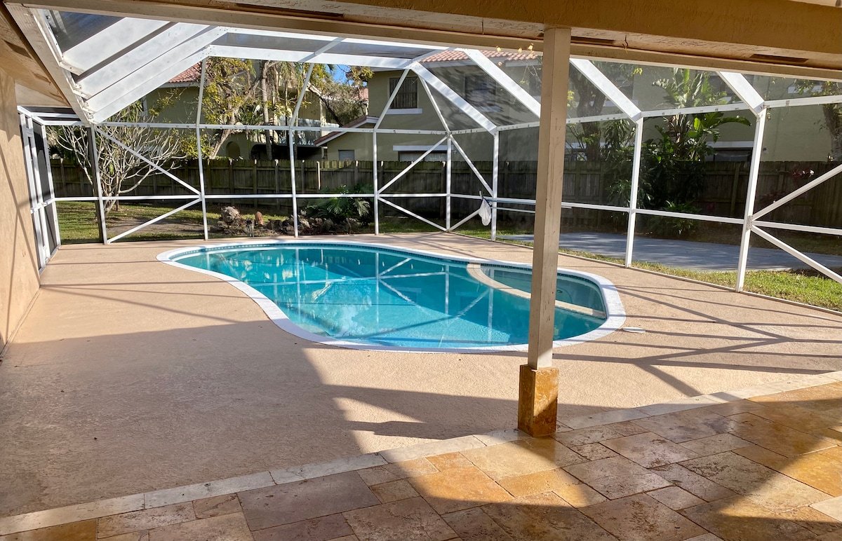 Renovated house w/ saltwater pool & huge backyard gallery image 4