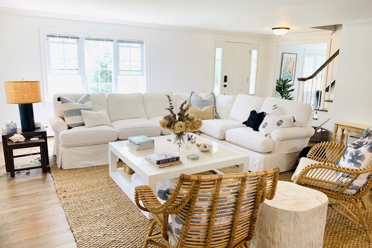 Spacious Family Home – Close to Beaches & Newport! gallery image 2